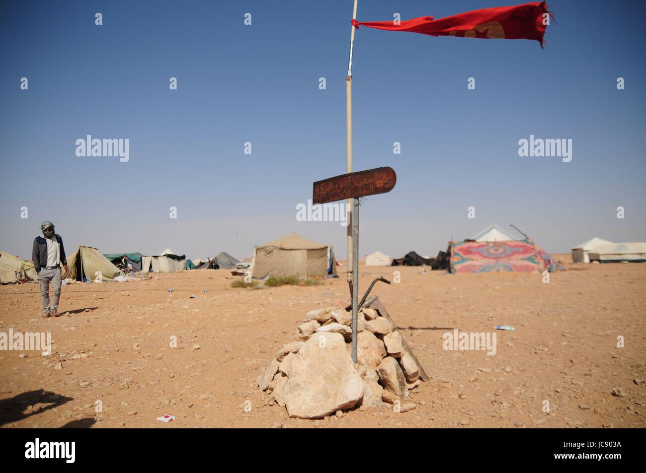 El-Kamour, Tunisia. 26th May, 2017. A protest camp near an oil pumping station in El-Kamour, Tunisia, 26 May 2017. Rural Moroccans and Tunisians who feel that they have been abandoned by their central governments have been protesting in growing numbers over the last couple of weeks. Photo: Simon Kremer/dpa/Alamy Live News Stock Photo