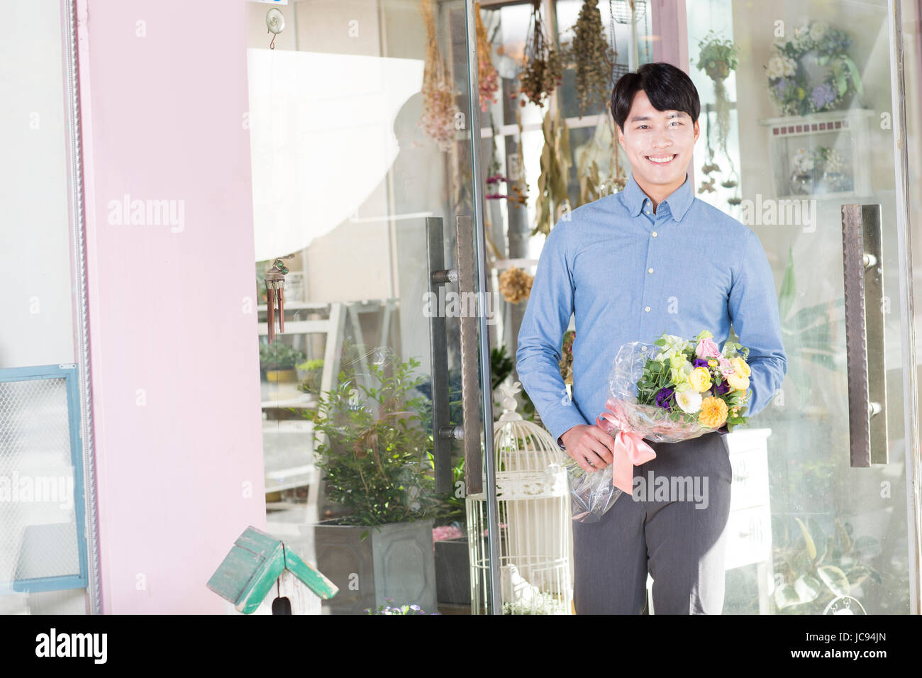 Young man bouquet flowers hi-res stock photography and images - Alamy