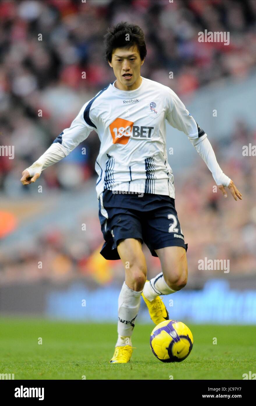 LEE CHUNG-YONG BOLTON WANDERERS FC ANFIELD LIVERPOOL ENGLAND 30 January 2010 Stock Photo