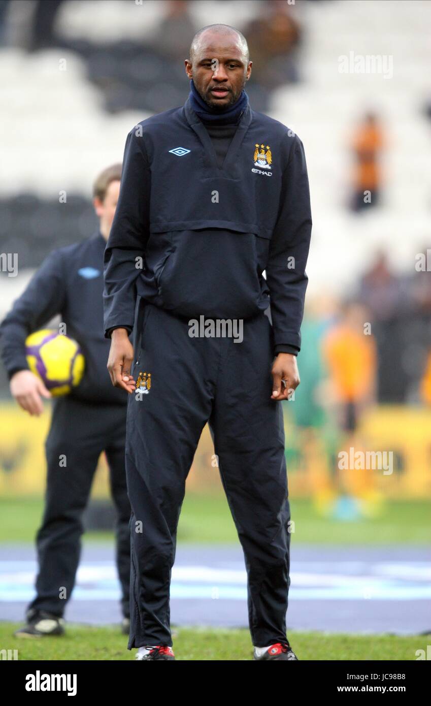 PATRICK VIEIRA MANCHESTER CITY FC KC STADIUM HULL ENGLAND 06 February ...