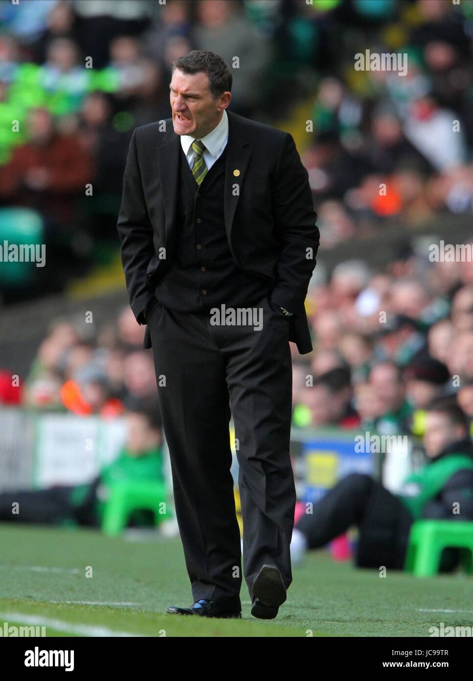 TONY MOWBRAY GLASGOW CELTIC FC MANAGER CELTIC PARK GLASGOW SCOTLAND 20 February 2010 Stock Photo