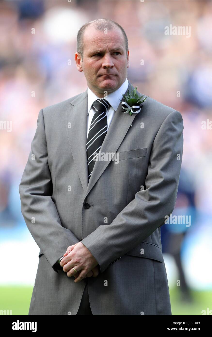 GUS MCPHERSON ST.MIRREN FC MANAGER HAMPDEN PARK GLASGOW SCOTLAND 21