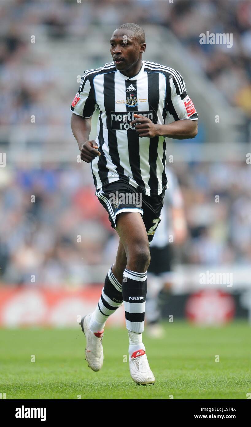 SHOLA AMEOBI NEWCASTLE UNITED FC NEWCASTLE UNITED FC ST JAMES PARK ...