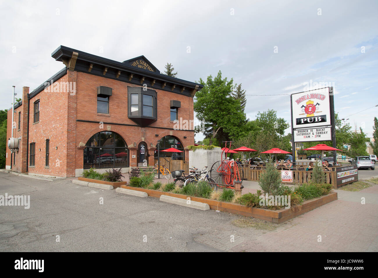 The Rose and Hound pub at the Inglewood district of Calgary, Canada. Inglewood is one of the oldest districts in Calgary. Stock Photo