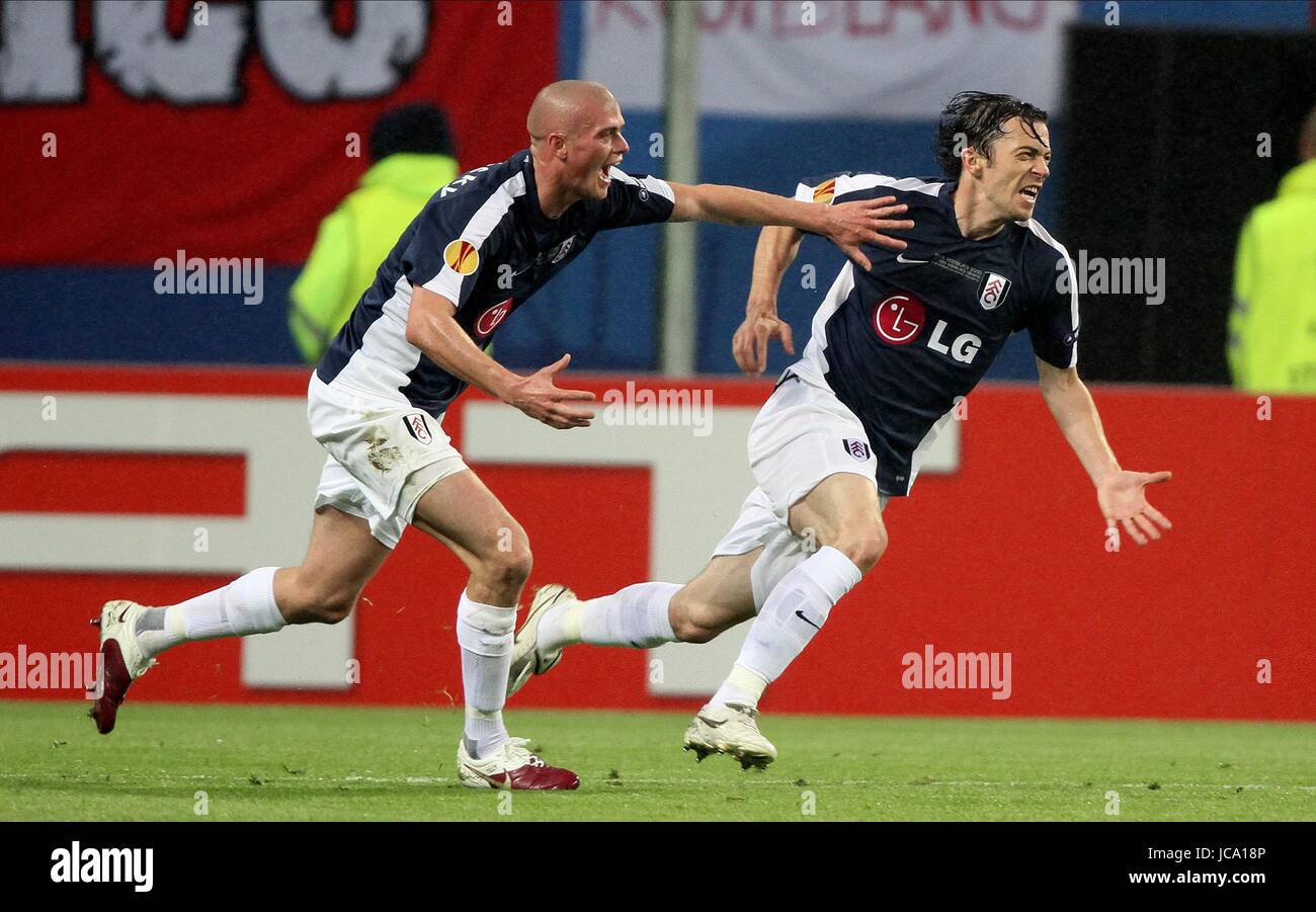 SIMON DAVIES & PAUL KONCHESKY CELEBRATE ATHLETICO MADRID V FULHAM HSH NORDBANK ARENA HAMBURG GERMANY 12 May 2010 Stock Photo