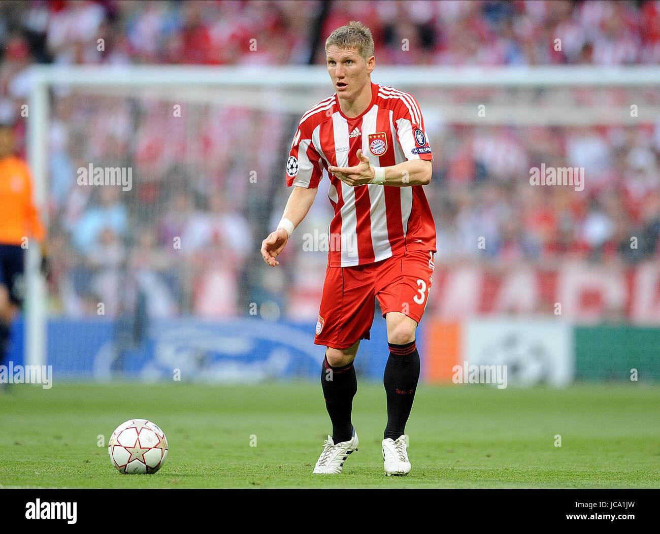 BASTIAN SCHWEINSTEIGER BAYERN MUNICH BAYERN MUNICH SANTIAGO BERNABEU