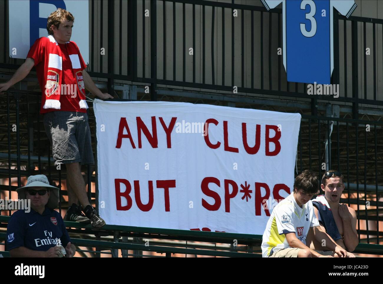 ARSENAL FAN TOLD TO TAKE DOWN SAN JOSE EARTHQUAKES V TOTTENH SANTA CLARA CA USA 17 July 2010 Stock Photo