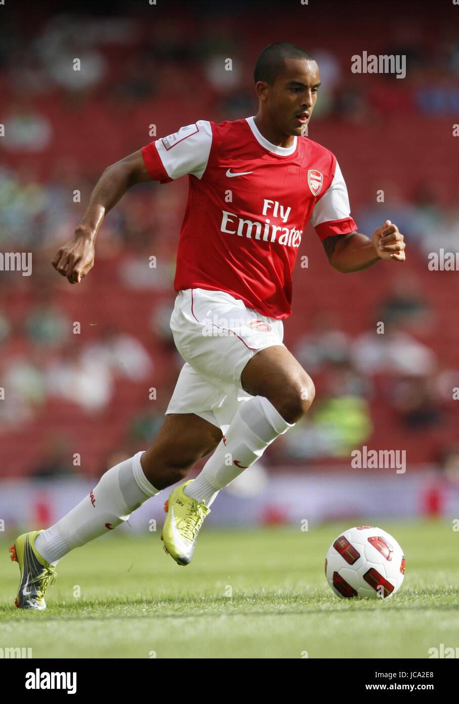 THEO WALCOTT ARSENAL V AC MILAN EMIRATES STADIUM LONDON ENGLAND 31 July 2010 Stock Photo