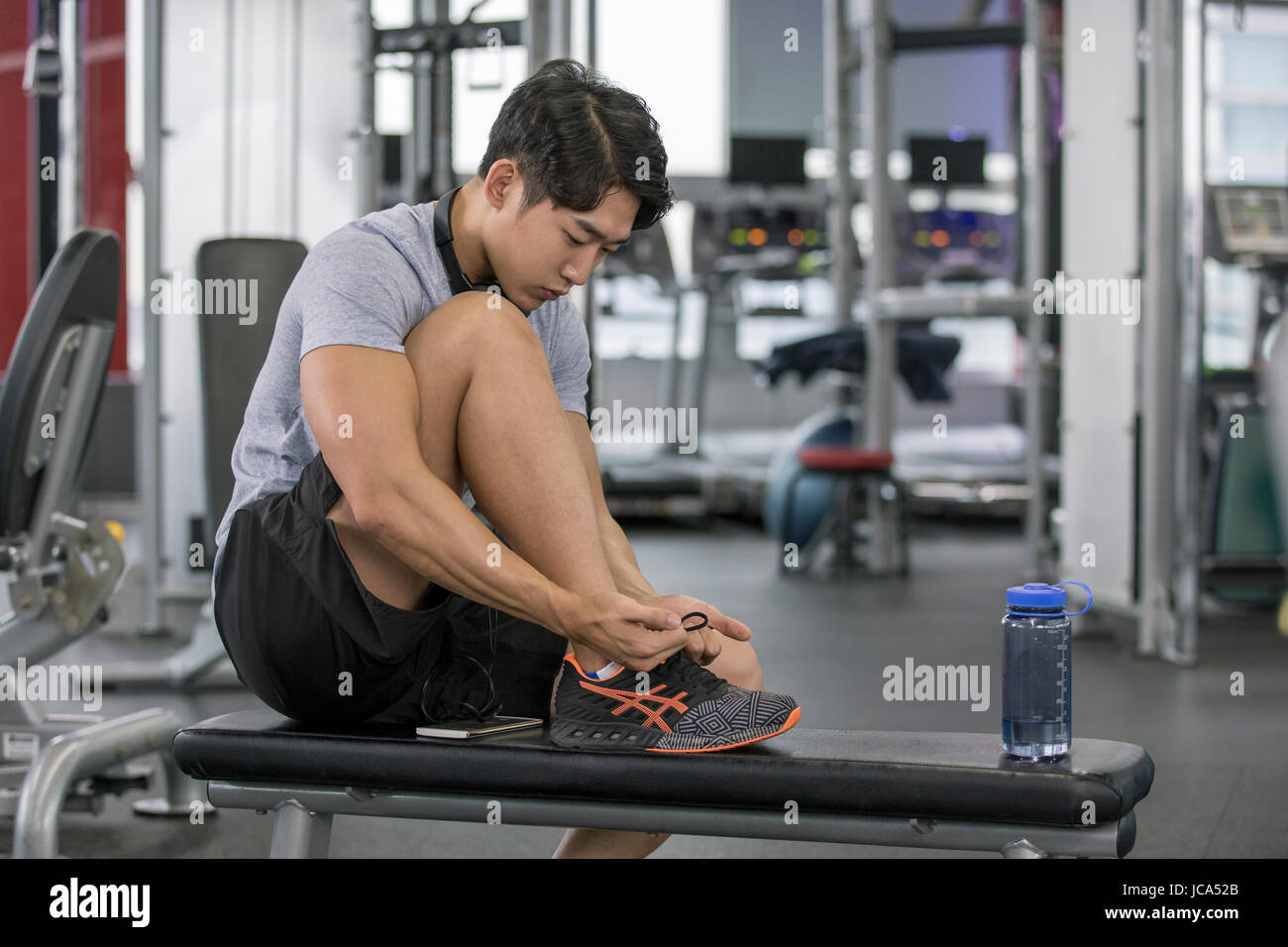 Young man ready to exercise at gym Stock Photo Alamy