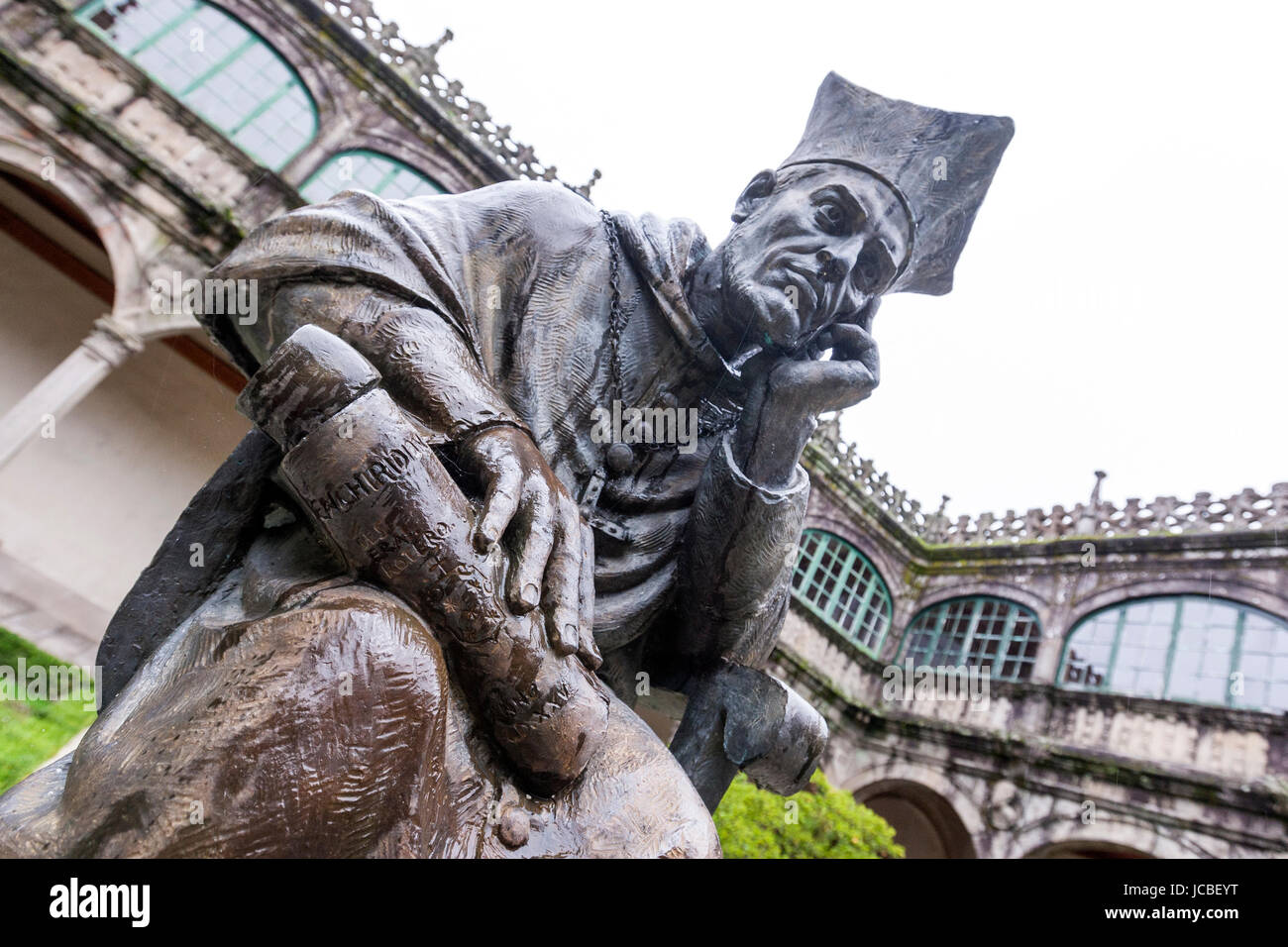 Courtyard of Colegio Mayor Fonseca with the statue of Alonso III de