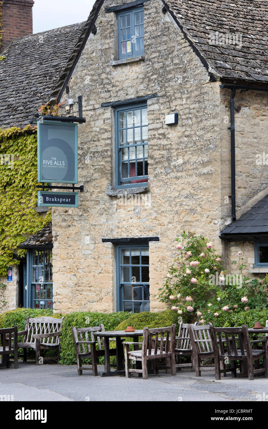 Five alls pub sign and boston ivy. Filkins, Cotswolds, Oxfordshire, England Stock Photo