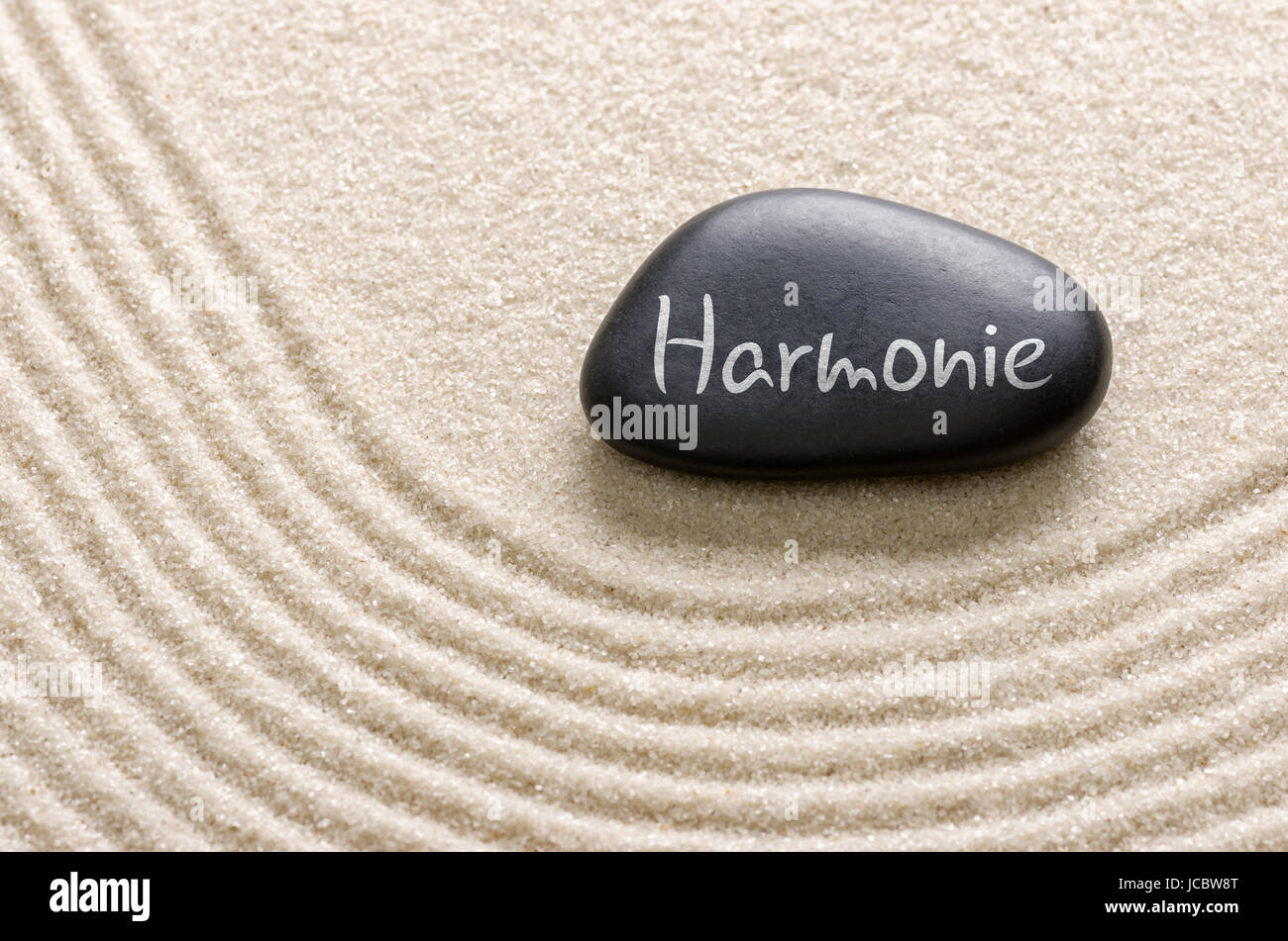 Schwarzer Stein mit der Aufschrift Harmonie Stock Photo
