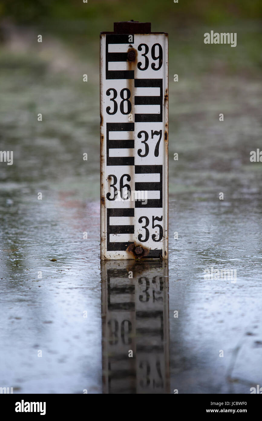 water level indicator Stock Photo Alamy