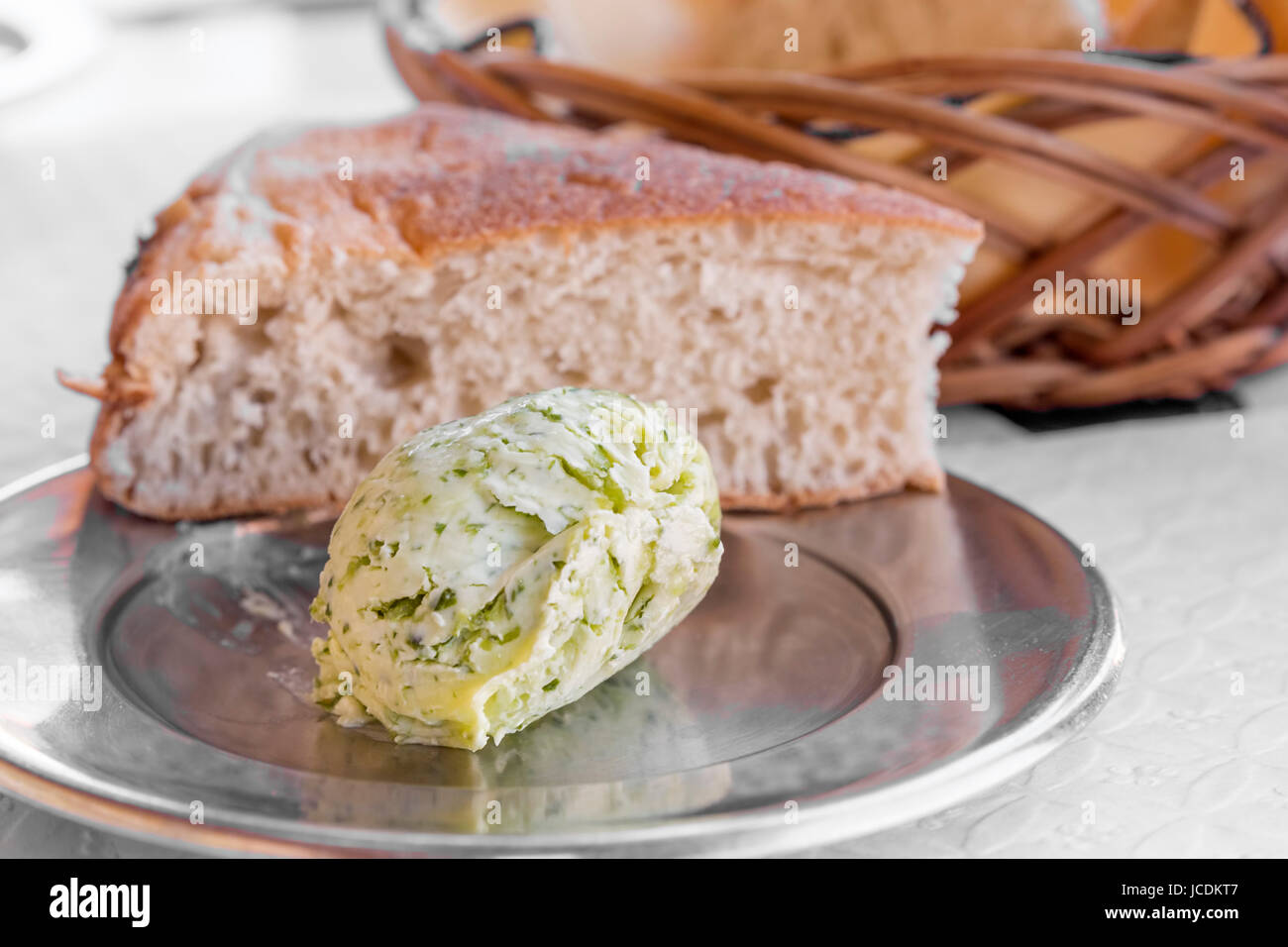 Kräuterbutter mit Brot Stock Photo - Alamy
