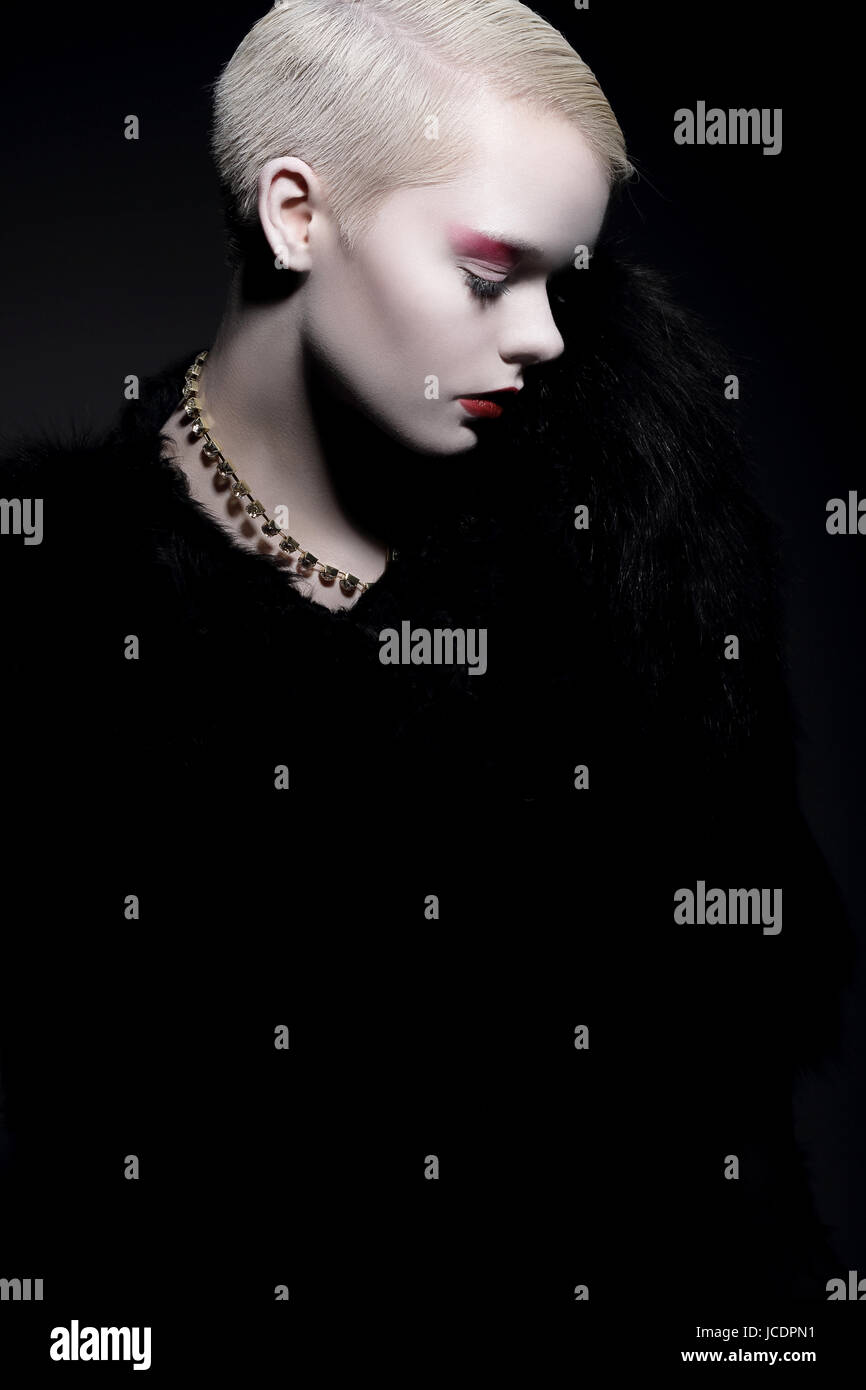 Blond woman in black fur coat hi-res stock photography and images - Alamy