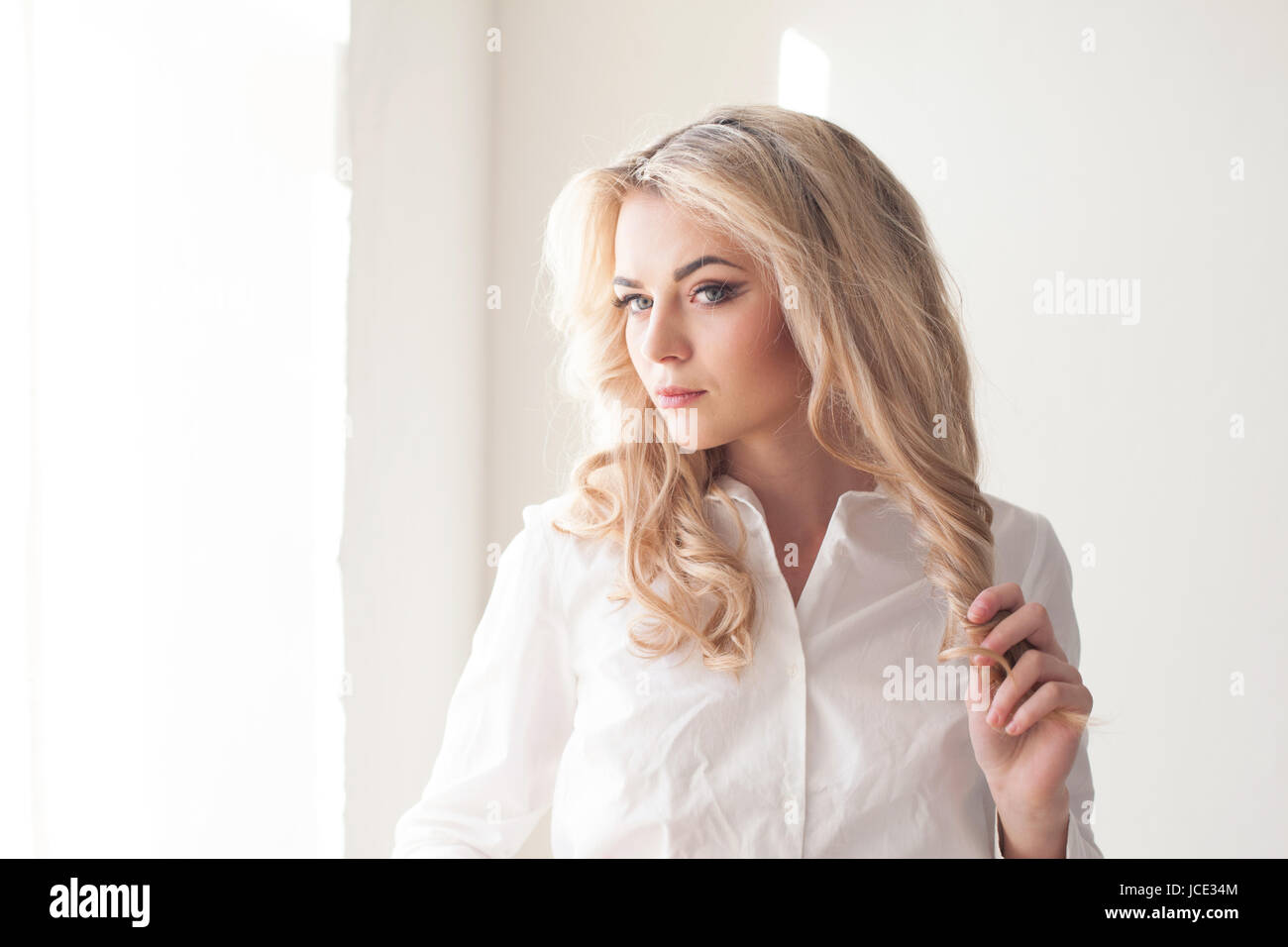 Portrait of business woman in business suit 1 Stock Photo - Alamy