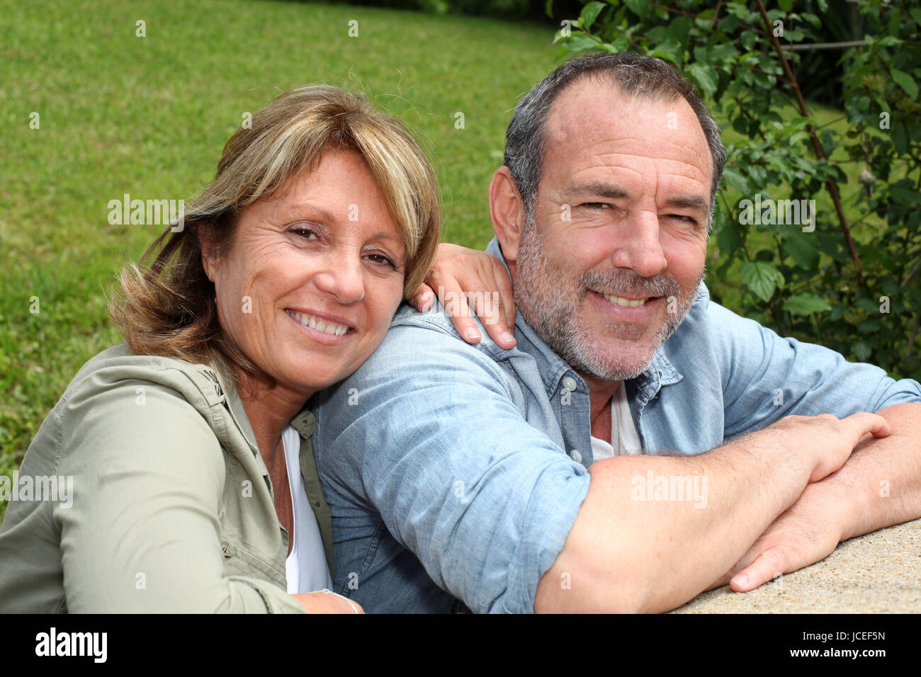 Portrait of senior couple relaxing in garden Stock Photo - Alamy
