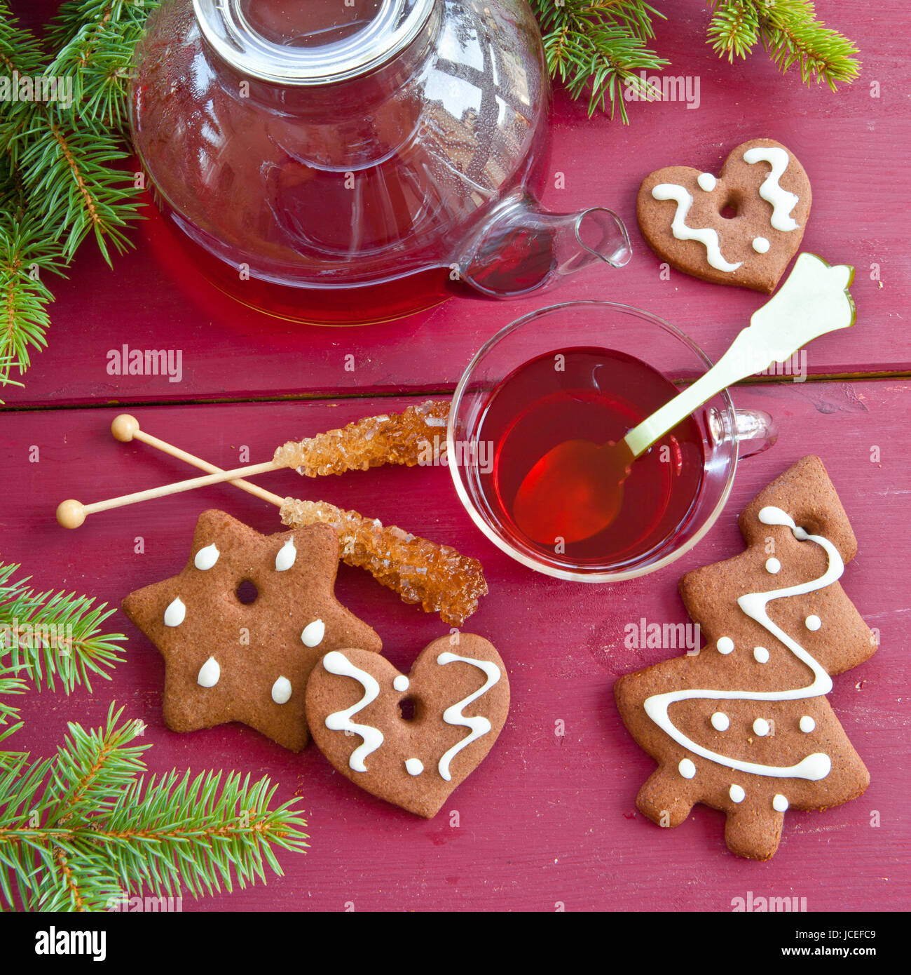Heisser Tee, Gluehwein und Plaetzchen Stock Photo - Alamy