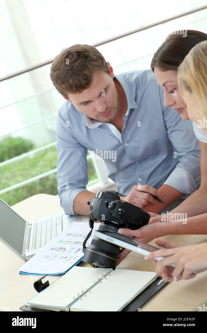 Team of photo reporters working in office Stock Photo - Alamy