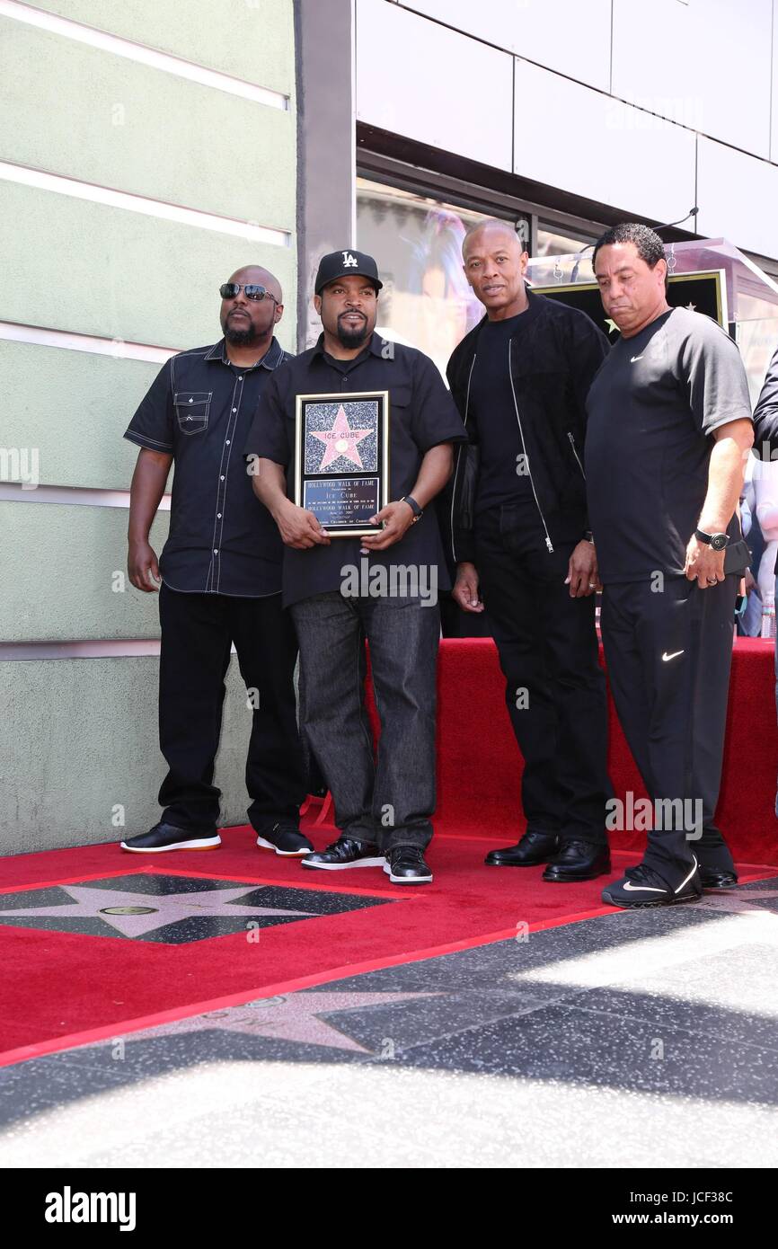 At The Induction Ceremony Red Carpet Hi res Stock Photography And at-the-induction-ceremony-red-carpet-hi-res-stock-photography-and