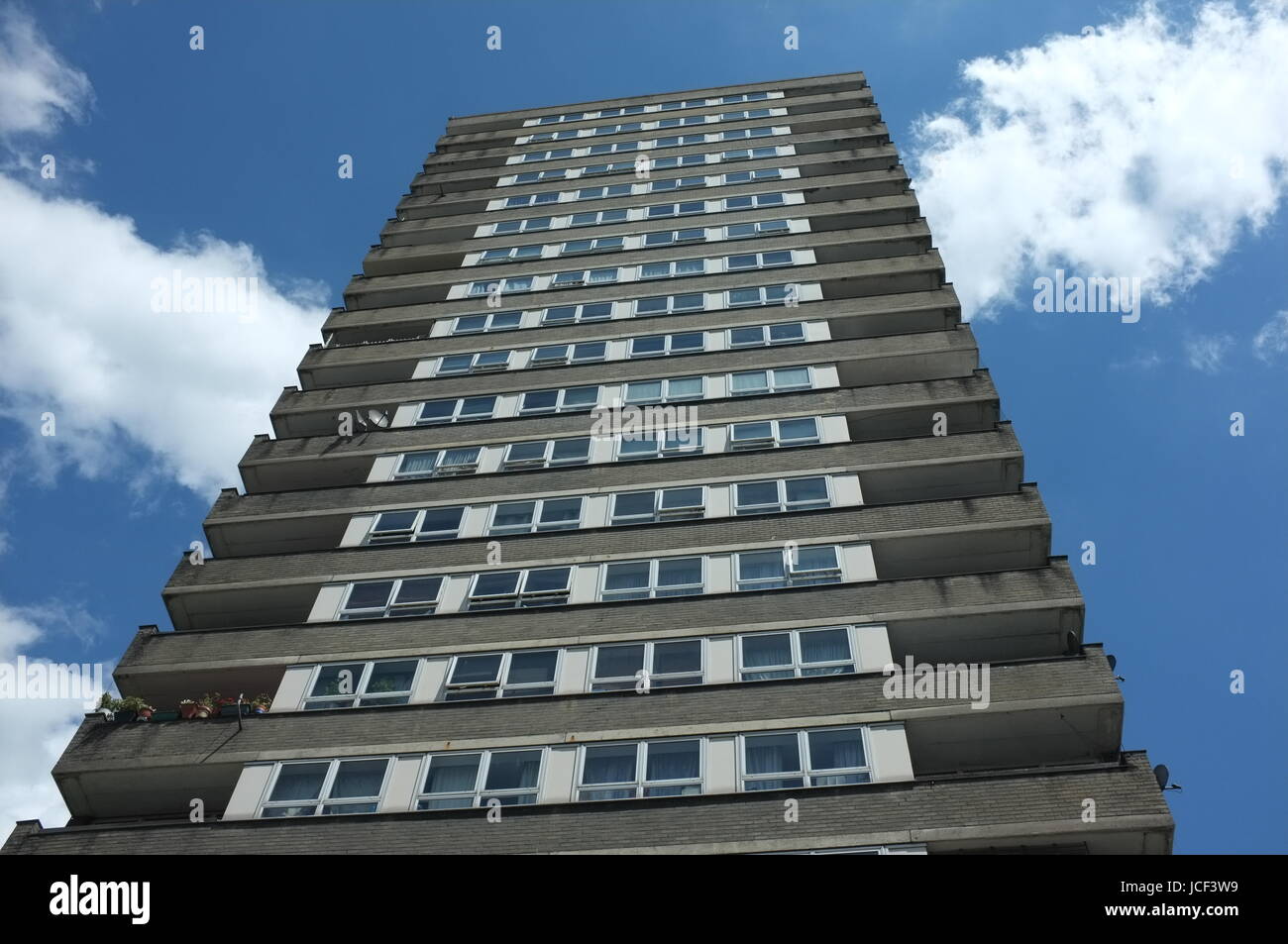 Notting Hill, Kensington, UK. 15th Jun, 2017. The site of the Grenfell Tower fire disaster at around 2.30pm on Thursday, 15 June 2017. Notting Hill, North Kensington, West London, United Kingdom. Credit: Robert Smith/Alamy Live News Stock Photo