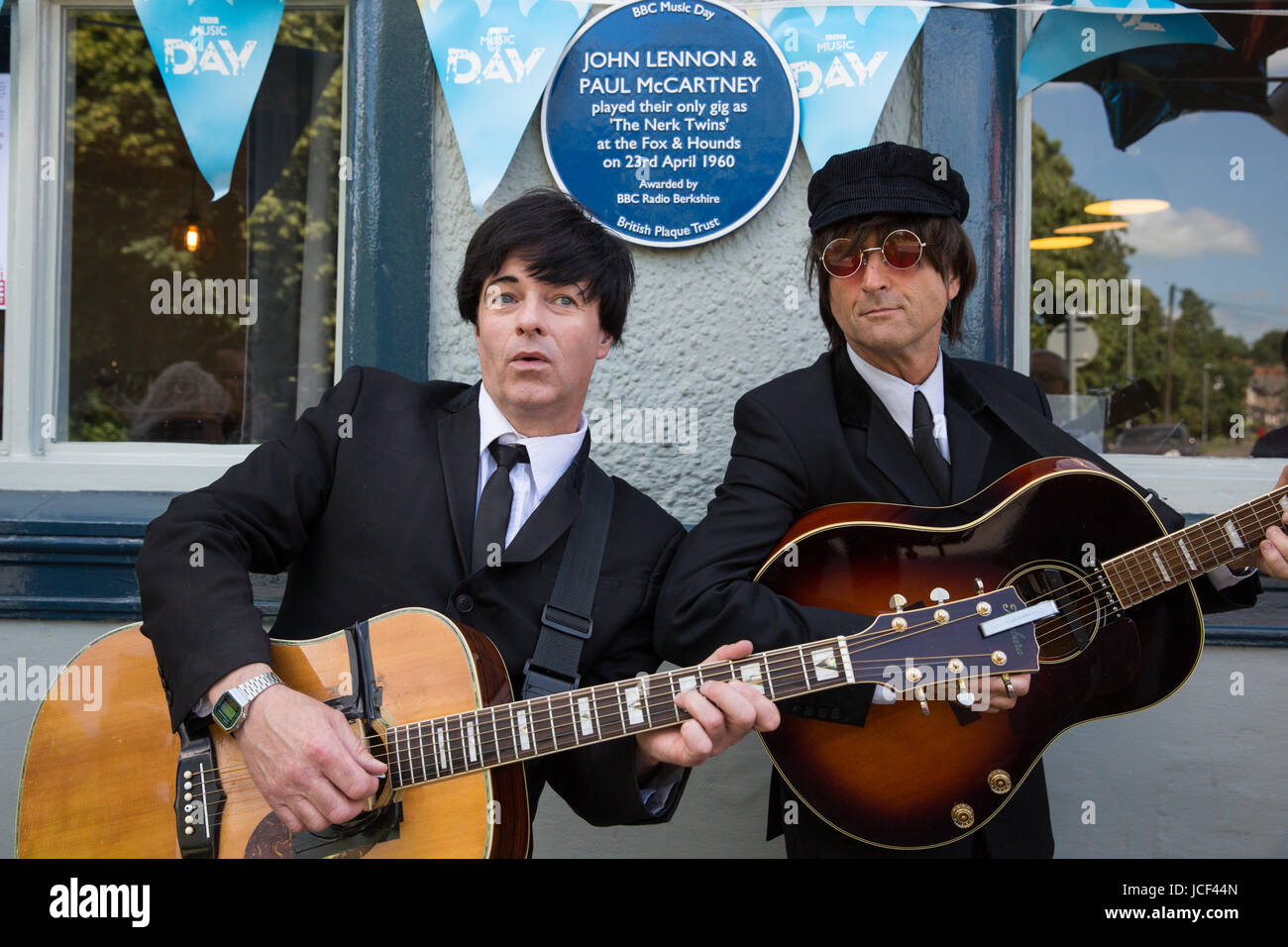 The fab beatles tribute band hi-res stock photography and images 驚きの値段で up-beat tribute band 邦楽