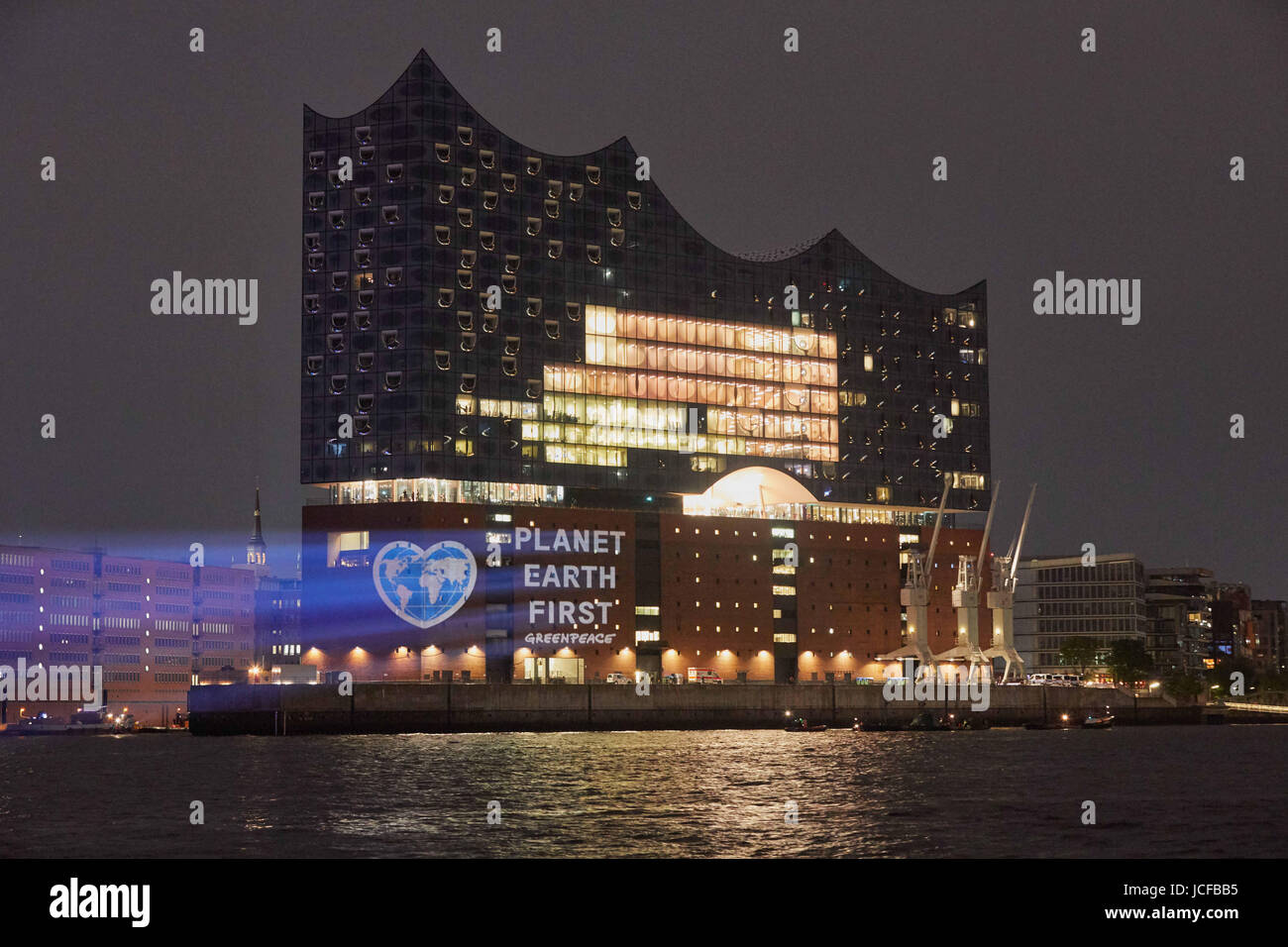 Hamburg, Germany. 15th June, 2017. Greenpeace activists project a heart-shaped earth with the demand 'Planet Earth First' on to the Elbphilharmonie (Elbe Philharmonic Hall) in Hamburg, Germany, 15 June 2017. Photo: Georg Wendt/dpa/Alamy Live News Stock Photo