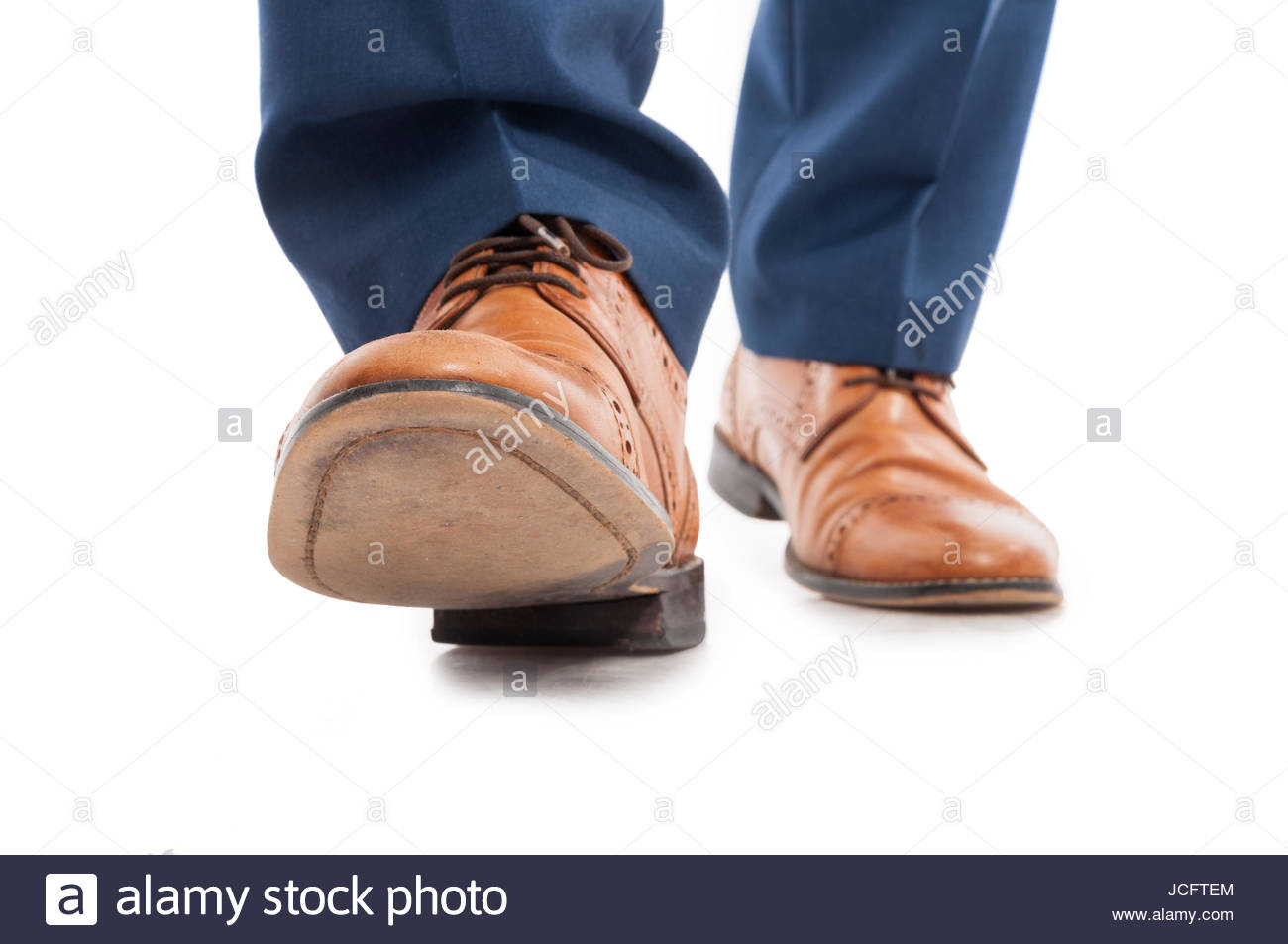 close shoes male