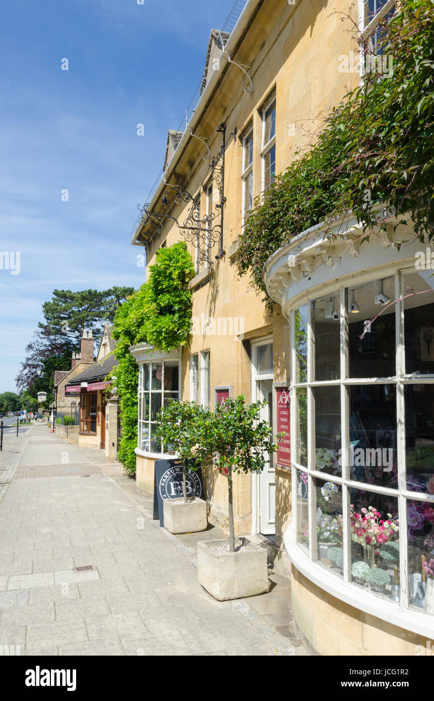Row of shops in the pretty village of Broadway in the Cotswolds Stock Photo