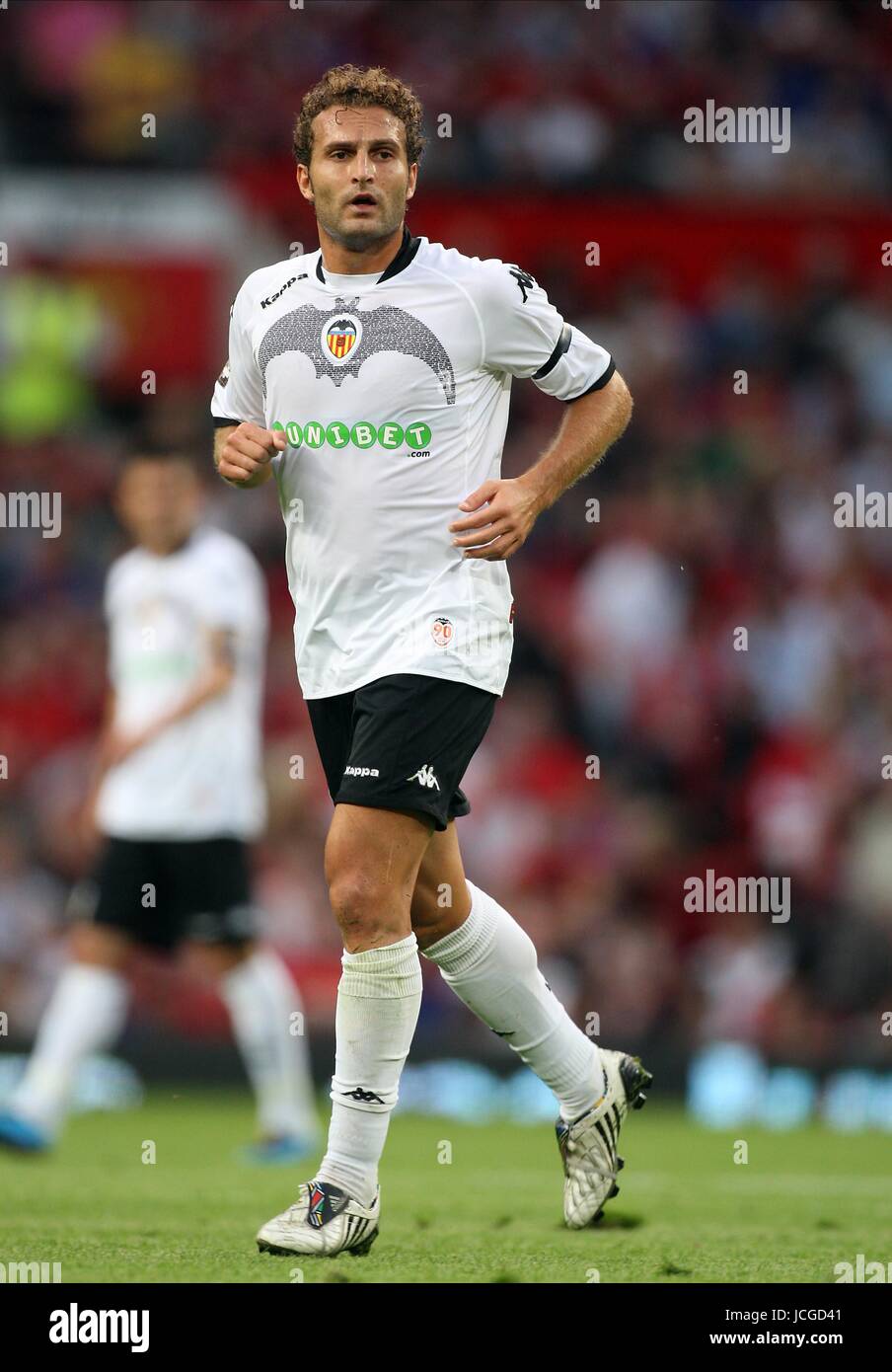 RUBEN BARAJA VALENCIA CF MANCHESTER UNITED V VALENCIA CF OLD TRAFFORD, MANCHESTER , ENGLAND 05 August 2009 DIY98315     WARNING! This Photograph May Only Be Used For Newspaper And/Or Magazine Editorial Purposes. May Not Be Used For, Internet/Online Usage Nor For Publications Involving 1 player, 1 Club Or 1 Competition, Without Written Authorisation From Football DataCo Ltd. For Any Queries, Please Contact Football DataCo Ltd on +44 (0) 207 864 9121 Stock Photo