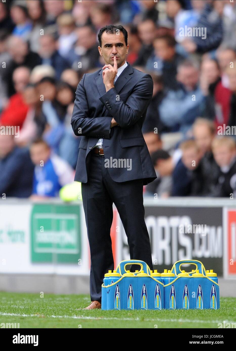roberto martinez wigan athletic coach wigan v chelsea dw stadium wigan england 26 september 2009 diz103294 igan v chelsea warning