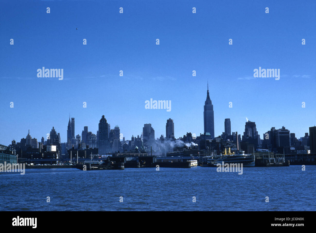 Empire state building new york 1950s hi-res stock photography and ...