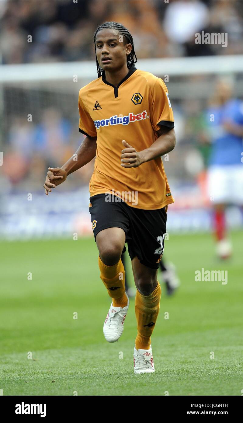 MICHAEL MANCIENNE WOLVERHAMPTON WANDERERS FC WOLVERHAMPTON WANDERERS V PORTSMOUTH MOLINEUX, LONDON, ENGLAND 03 October 2009 GAA297   WOLVERHAMPTON WANDERERS V PORTSMOUTH WOLVES V PORTSMOUTH     WARNING! This Photograph May Only Be Used For Newspaper And/Or Magazine Editorial Purposes. May Not Be Used For Publications Involving 1 player, 1 Club Or 1 Competition  Without Written Authorisation From Football DataCo Ltd. For Any Queries, Please Contact Football DataCo Ltd on +44 (0) 207 864 9121 Stock Photo