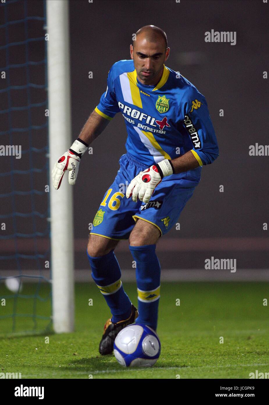 JEROME ALONZO FC NANTES NANTES V NORTH KOREA STADE HENRI-DESGRANGE, LA ROCHE SUR YON, FRANCE 09 October 2009 GAA783     WARNING! This Photograph May Only Be Used For Newspaper And/Or Magazine Editorial Purposes. May Not Be Used For, Internet/Online Usage Nor For Publications Involving 1 player, 1 Club Or 1 Competition, Without Written Authorisation From Football DataCo Ltd. For Any Queries, Please Contact Football DataCo Ltd on +44 (0) 207 864 9121 Stock Photo