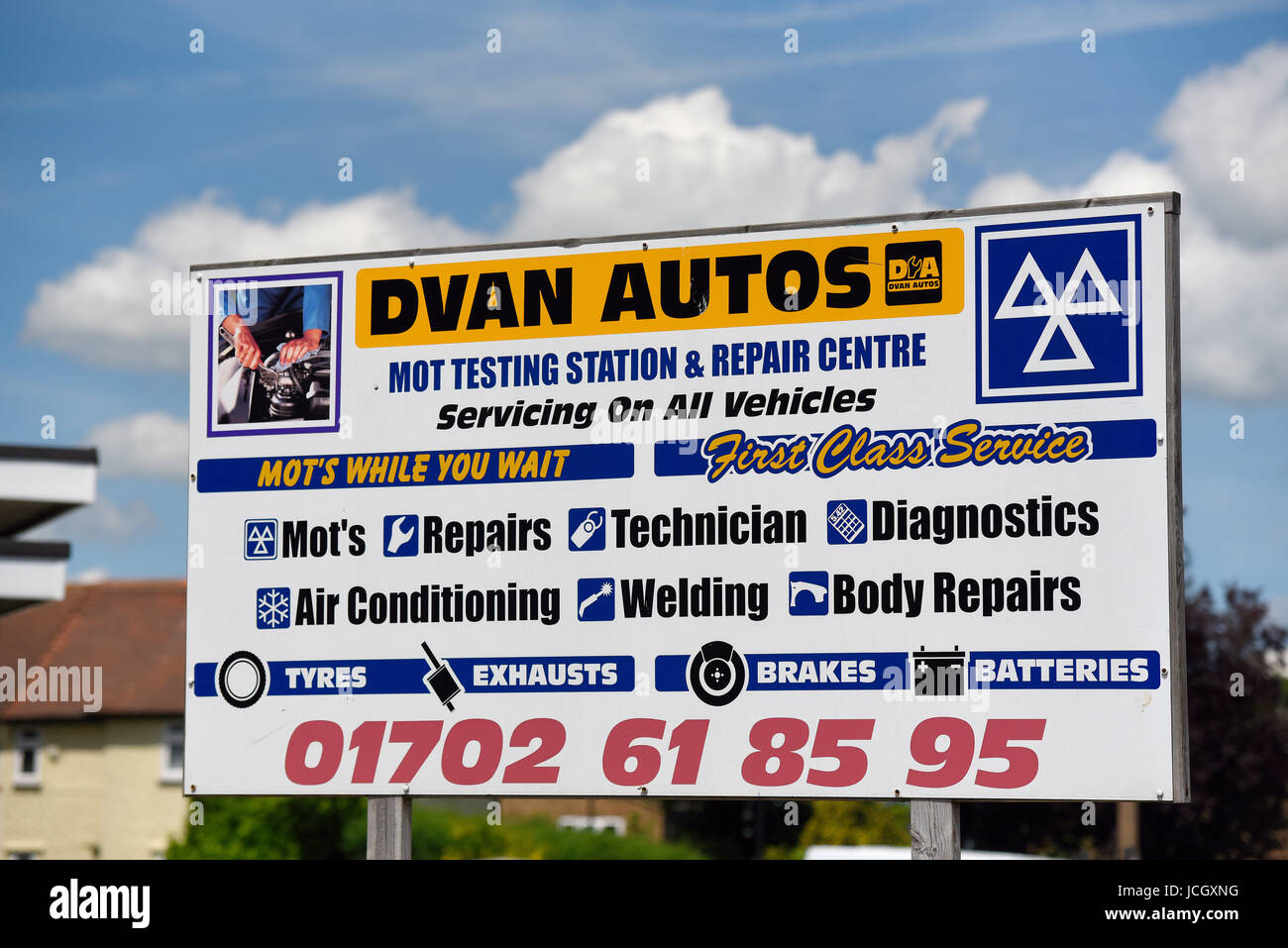 Dvan autos mot testing station & repair centre in Sutton Road, Southend on Sea, Essex. Sign board Stock Photo