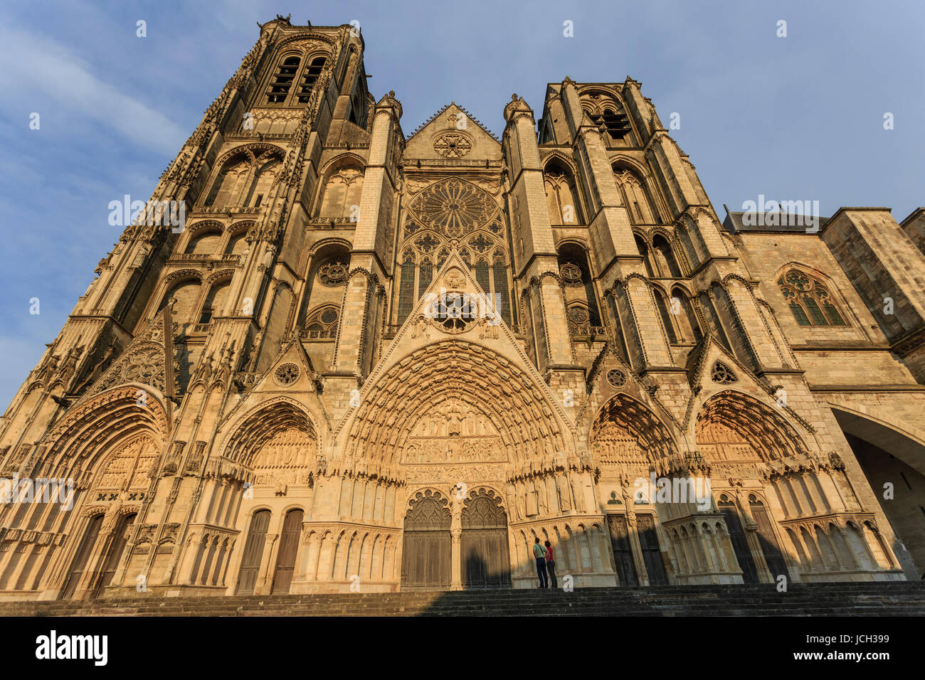 France, Cher (18), Bourges, la cathédrale Saint-Étienne classée Patrimoine mondial de l’UNESCO, la façade occidentale // France, Cher, Bourges, Saint  Stock Photo