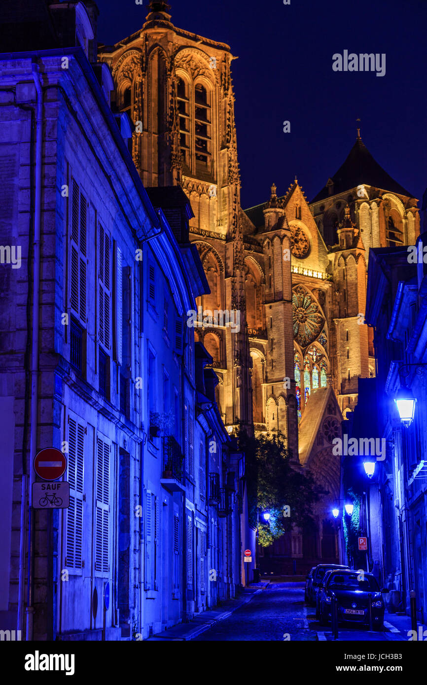 France, Cher (18), Bourges, la cathédrale Saint-Étienne et la rue Porte Jaune durant les Nuits Lumières // France, Cher, Bourges, Saint Etienne cathed Stock Photo