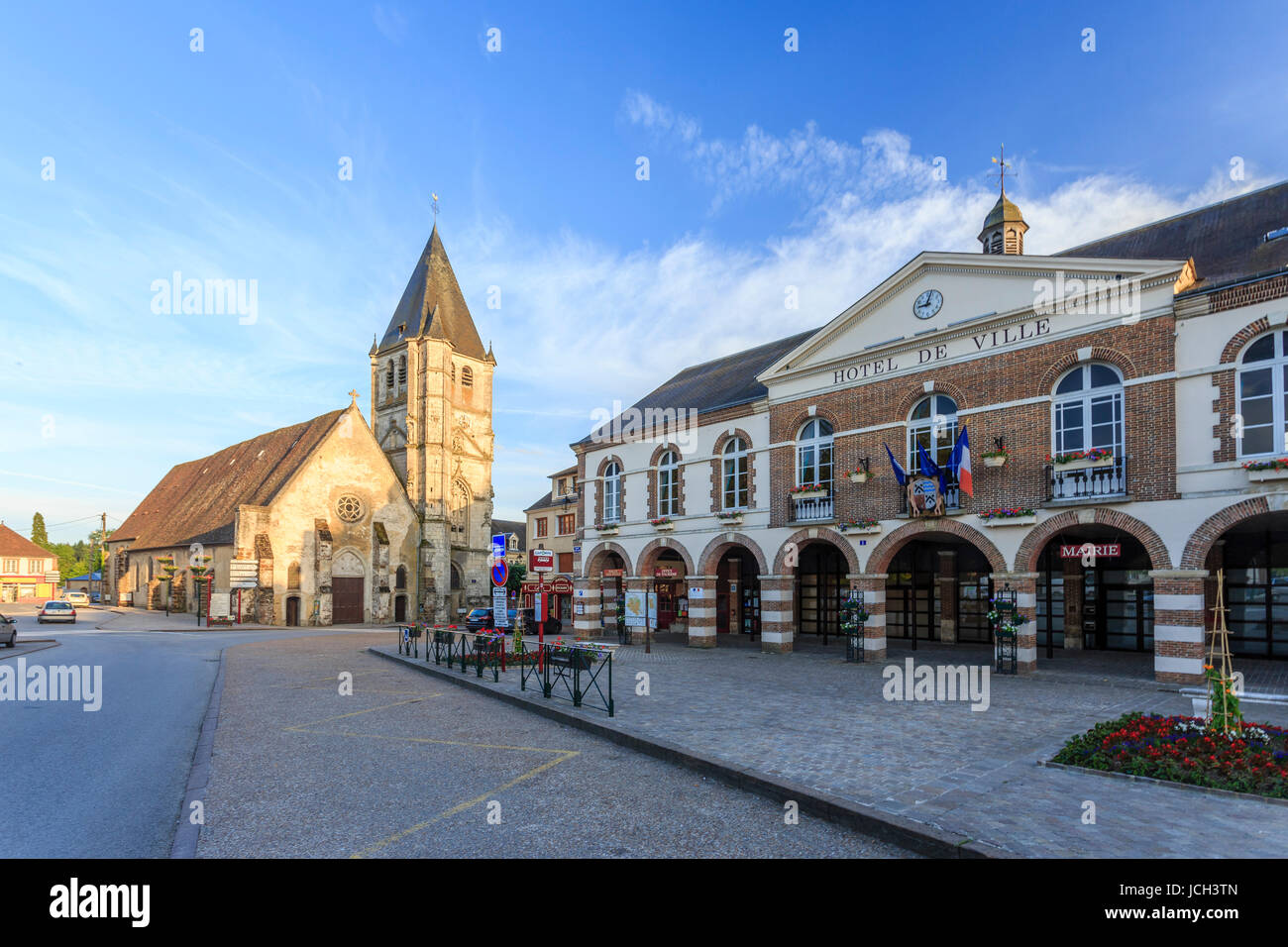 France, Orne (61), LongnyauPerche, la mairie // France, Orne, Longny