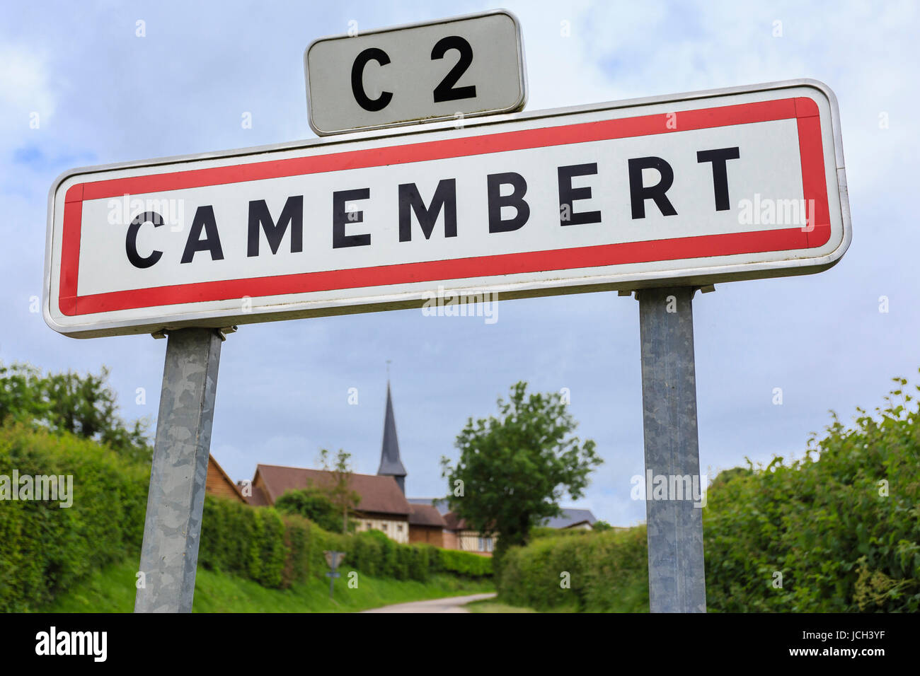 France, Orne (61), Camembert, panneau de l'entrée du village // France, Orne, Camembert, signage at the entrance in the village Stock Photo