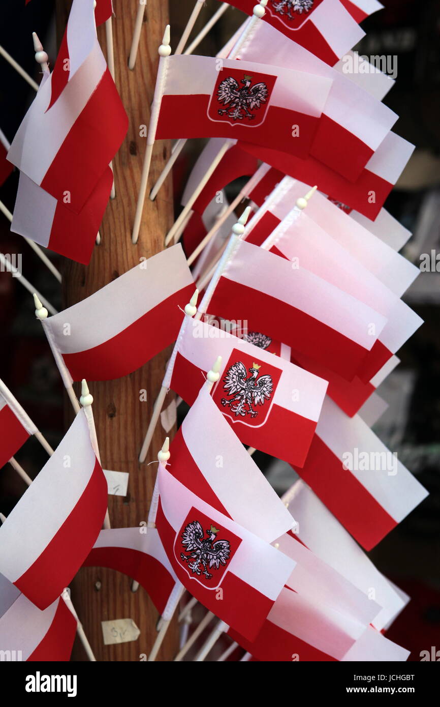 Polinische Flaggen in einem Laden in der Altstadt von Wroclaw oder Breslau im westen von Polen. Stock Photo