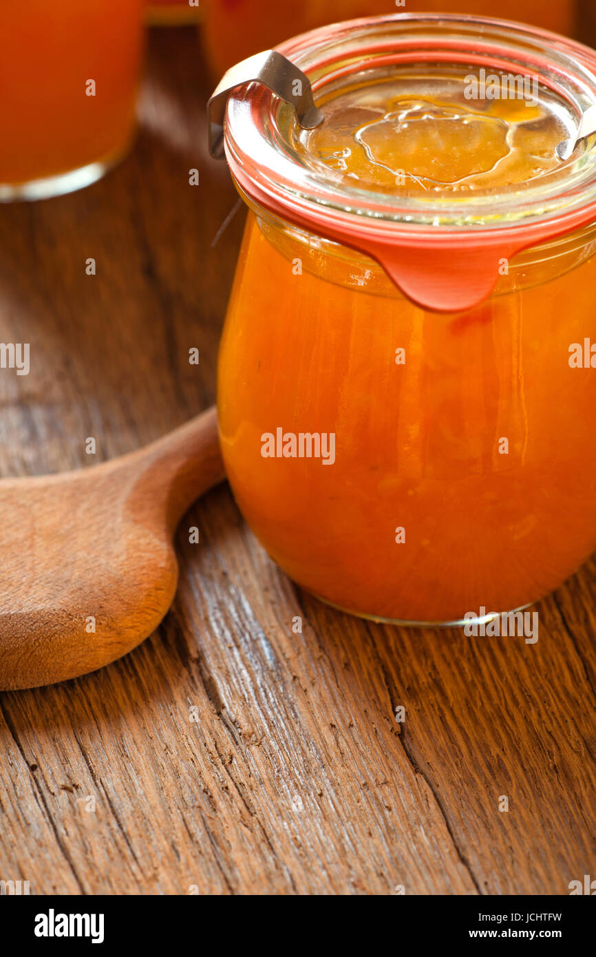 Hausgemachte Marmelade aus Melonen im Glas Stock Photo - Alamy
