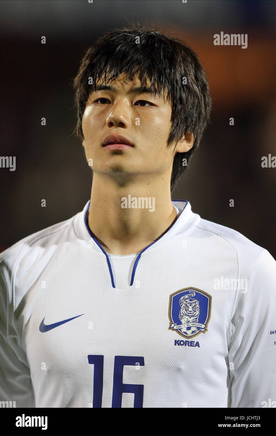 KI SUNG-YUENG SOUTH KOREA DENMARK V SOUTH KOREA BLUE WATER STADIUM,ESJBERG,DENMARK 14 November 2009 GAA3556     WARNING! This Photograph May Only Be Used For Newspaper And/Or Magazine Editorial Purposes. May Not Be Used For, Internet/Online Usage Nor For Publications Involving 1 player, 1 Club Or 1 Competition, Without Written Authorisation From Football DataCo Ltd. For Any Queries, Please Contact Football DataCo Ltd on +44 (0) 207 864 9121 Stock Photo