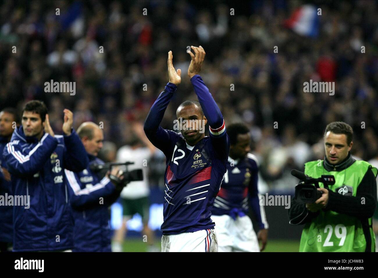 THIERRY HENRY CELEBRTAES FRANCE V REPUBLIC OF IRELAND (UK USE ONLY) FRANCE V IRELAND (UK USE ONLY) STADE DE FRANCE, PARIS, FRANCE 18 November 2009 GAA3953     WARNING! This Photograph May Only Be Used For Newspaper And/Or Magazine Editorial Purposes. May Not Be Used For, Internet/Online Usage Nor For Publications Involving 1 player, 1 Club Or 1 Competition, Without Written Authorisation From Football DataCo Ltd. For Any Queries, Please Contact Football DataCo Ltd on +44 (0) 207 864 9121 Stock Photo