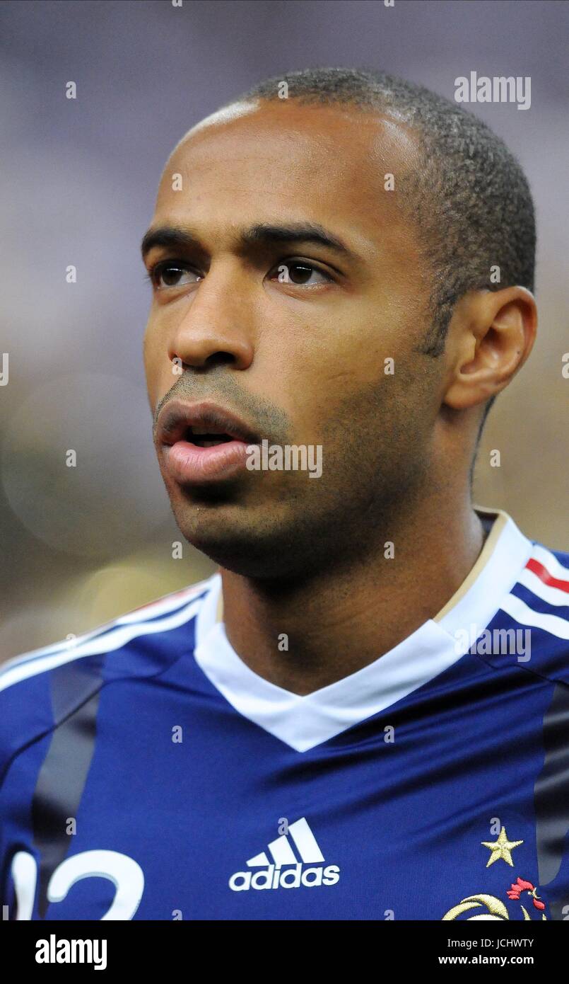 THIERRY HENRY FRANCE & FC BARCELONA FRANCE V REPUBLIC OF IRELAND STADE DE FRANCE, PARIS, FRANCE 18 November 2009 GAB4337     WARNING! This Photograph May Only Be Used For Newspaper And/Or Magazine Editorial Purposes. May Not Be Used For, Internet/Online Usage Nor For Publications Involving 1 player, 1 Club Or 1 Competition, Without Written Authorisation From Football DataCo Ltd. For Any Queries, Please Contact Football DataCo Ltd on +44 (0) 207 864 9121 Stock Photo