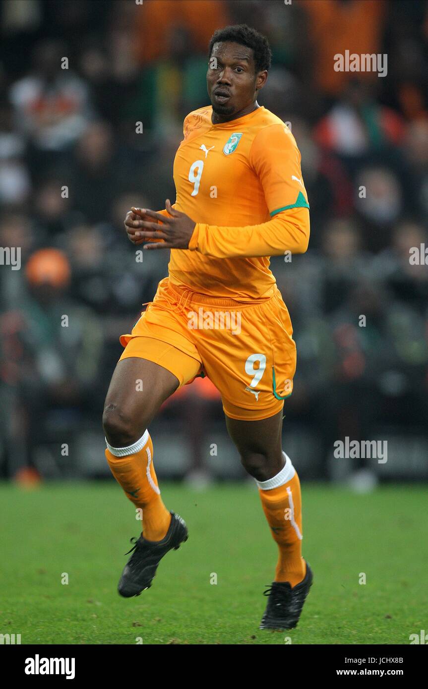 ABDUL KADER KEITA IVORY COAST GERMANY V IVORY COAST VELTINS ARENA, GELSENKIRCHEN, GERMANY 18 November 2009 GAB4593     WARNING! This Photograph May Only Be Used For Newspaper And/Or Magazine Editorial Purposes. May Not Be Used For, Internet/Online Usage Nor For Publications Involving 1 player, 1 Club Or 1 Competition, Without Written Authorisation From Football DataCo Ltd. For Any Queries, Please Contact Football DataCo Ltd on +44 (0) 207 864 9121 Stock Photo