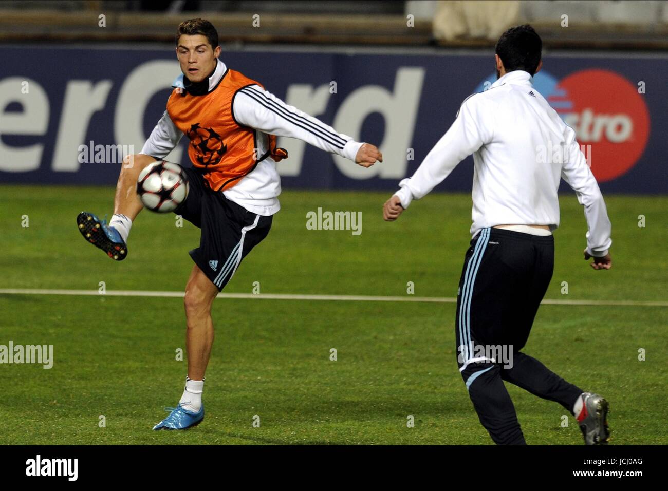 Real madrid training best sale vest