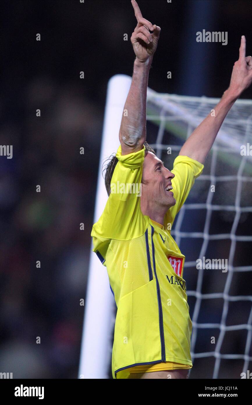 PETER CROUCH CELEBRATES BLACKBURN ROVERS V TOTTENHAM BLACKBURN ROVERS V TOTTENHAM EWOOD PARK, BLACKBURN, ENGLAND 19 December 2009 GAB6339     WARNING! This Photograph May Only Be Used For Newspaper And/Or Magazine Editorial Purposes. May Not Be Used For Publications Involving 1 player, 1 Club Or 1 Competition  Without Written Authorisation From Football DataCo Ltd. For Any Queries, Please Contact Football DataCo Ltd on +44 (0) 207 864 9121 Stock Photo