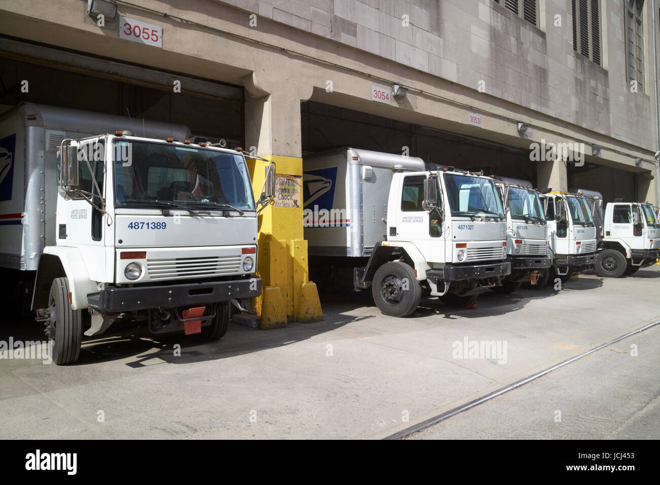 loading bays full of usps delivery trucks morgan general mail facility New York City USA Stock Photo