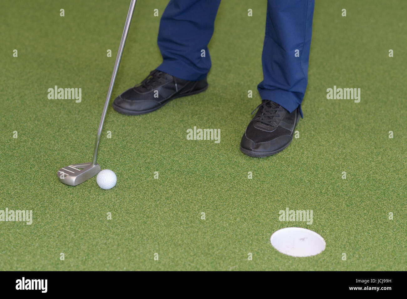 Indoor golf hi-res stock photography and images - Alamy