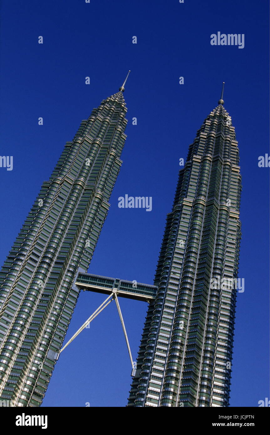 Die Petronas Twin Towers in der Hauptstadt Kuala Lumpur in Malaysia in Suedost Asien. Stock Photo